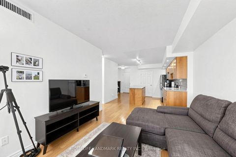 Photo 9 at 1124 - 270 wellington Street W, Waterfront Communities C1, Toronto