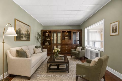 Photo 5 at 79 King Edward Avenue, Lumsden, Toronto