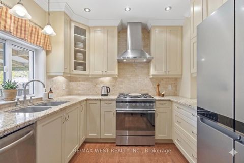 Photo 7 at 79 King Edward Avenue, Lumsden, Toronto