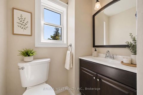 Photo 13 at 79 King Edward Avenue, Lumsden, Toronto