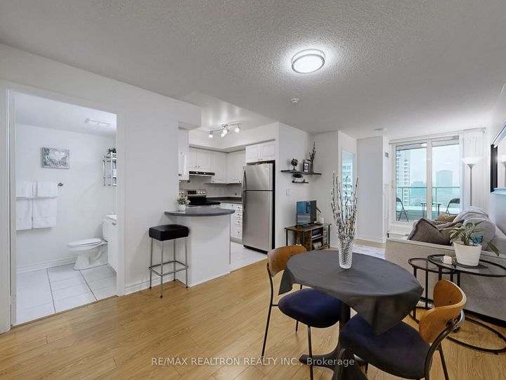Photo 7 at 903 - 17 Barberry Place, Bayview Village, Toronto