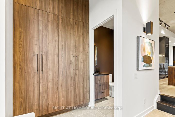 Photo 3 at 25 - 12 Dervock Crescent, Bayview Village, Toronto