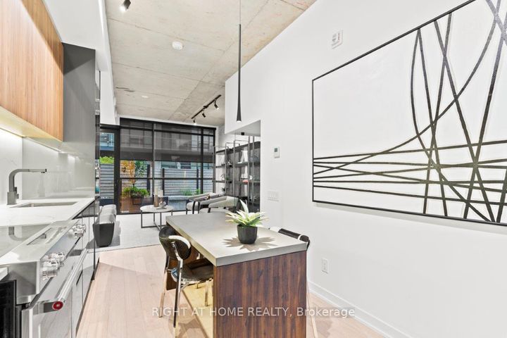 Photo 4 at 25 - 12 Dervock Crescent, Bayview Village, Toronto