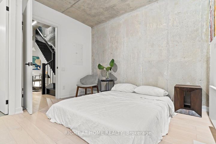 Photo 11 at 25 - 12 Dervock Crescent, Bayview Village, Toronto