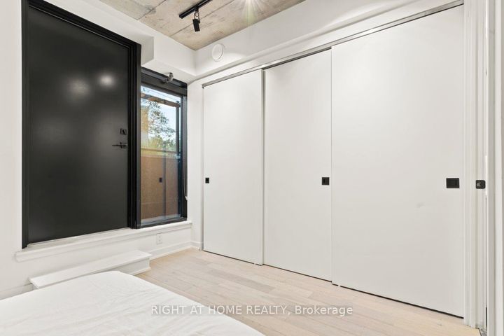 Photo 12 at 25 - 12 Dervock Crescent, Bayview Village, Toronto