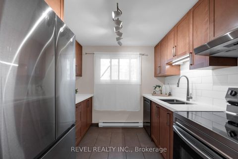 Photo 12 at 16 QUAIL Crescent, Ardagh, Barrie