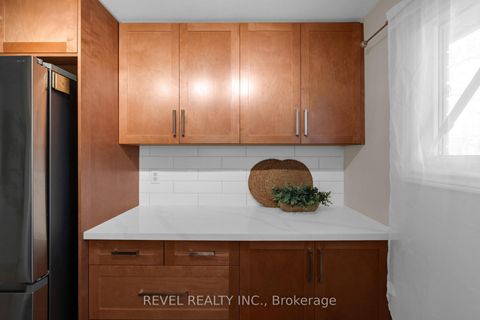 Photo 14 at 16 QUAIL Crescent, Ardagh, Barrie