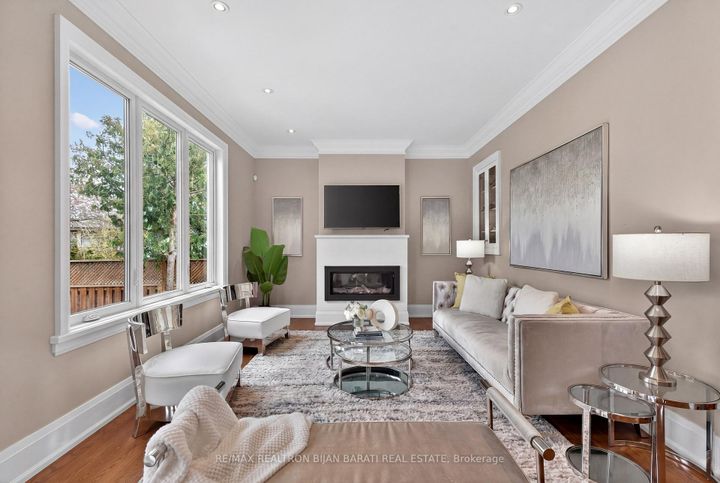 Photo 2 at 20 Windham Drive, Bayview Village, Toronto