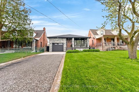 Photo 1 at 174 Cornelius Parkway, Maple Leaf, Toronto