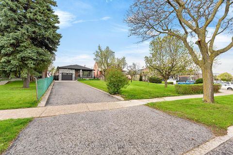 Photo 2 at 174 Cornelius Parkway, Maple Leaf, Toronto