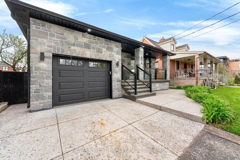 Photo 4 at 174 Cornelius Parkway, Maple Leaf, Toronto
