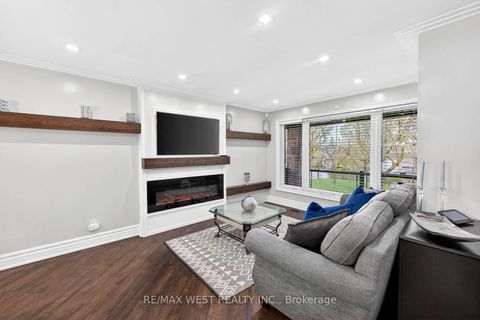 Photo 10 at 174 Cornelius Parkway, Maple Leaf, Toronto
