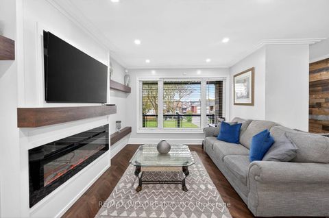 Photo 11 at 174 Cornelius Parkway, Maple Leaf, Toronto