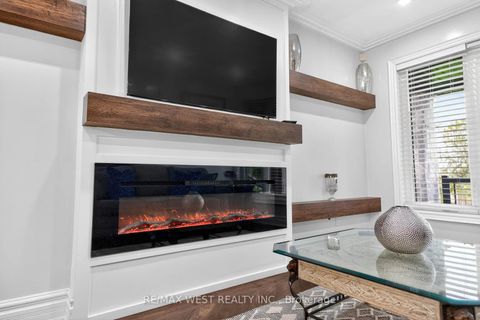 Photo 12 at 174 Cornelius Parkway, Maple Leaf, Toronto