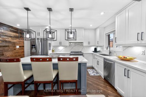 Photo 18 at 174 Cornelius Parkway, Maple Leaf, Toronto
