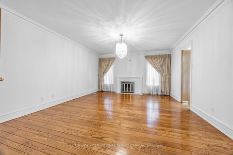 Photo 8 at 36 Hawthorn Avenue, Moore Park, Toronto