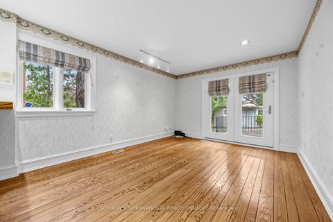 Photo 14 at 36 Hawthorn Avenue, Moore Park, Toronto