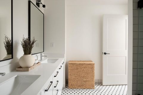 Photo 31 at 212 - 899 Queen Street E, South Riverdale, Toronto