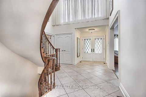 Photo 2 at 17 Twin Circle Court, Branson, Toronto