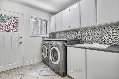 Photo 12 at 17 Twin Circle Court, Branson, Toronto