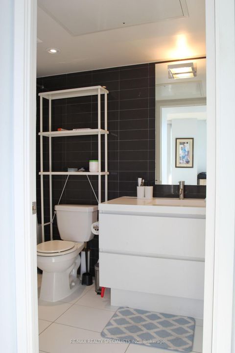 Photo 7 at 707 - 75 Queens Wharf Road, Waterfront Communities C1, Toronto