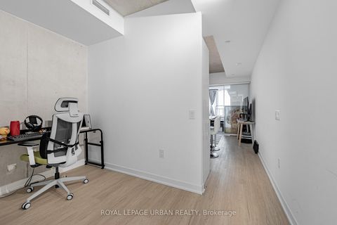 Photo 4 at 521 - 195 McCaul Street, Chinatown, Toronto