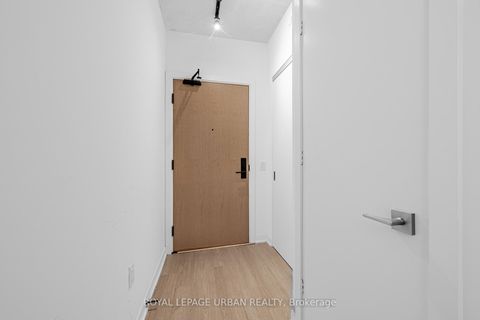 Photo 5 at 521 - 195 McCaul Street, Chinatown, Toronto