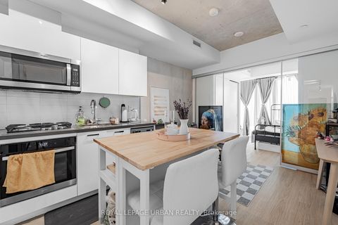 Photo 8 at 521 - 195 McCaul Street, Chinatown, Toronto