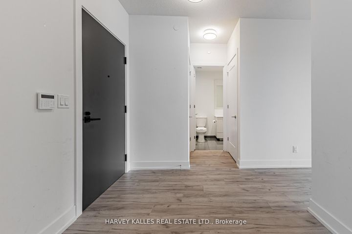 Photo 7 at 708 - 25 Adra Grado Way W, Bayview Village, Toronto