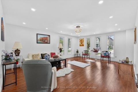 Photo 2 at 309 Hillcrest Avenue, Willowdale East, Toronto