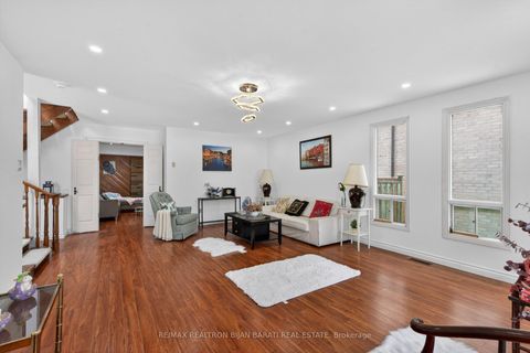 Photo 4 at 309 Hillcrest Avenue, Willowdale East, Toronto