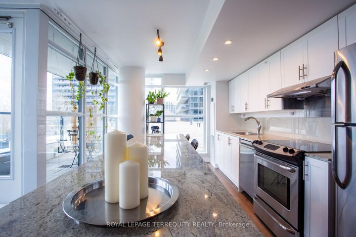 Photo 6 at 221 - 19 Singer Court, Bayview Village, Toronto