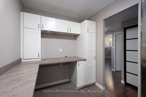 Photo 17 at 1504 - 812 Burnhamthorpe Road, Markland Wood, Toronto