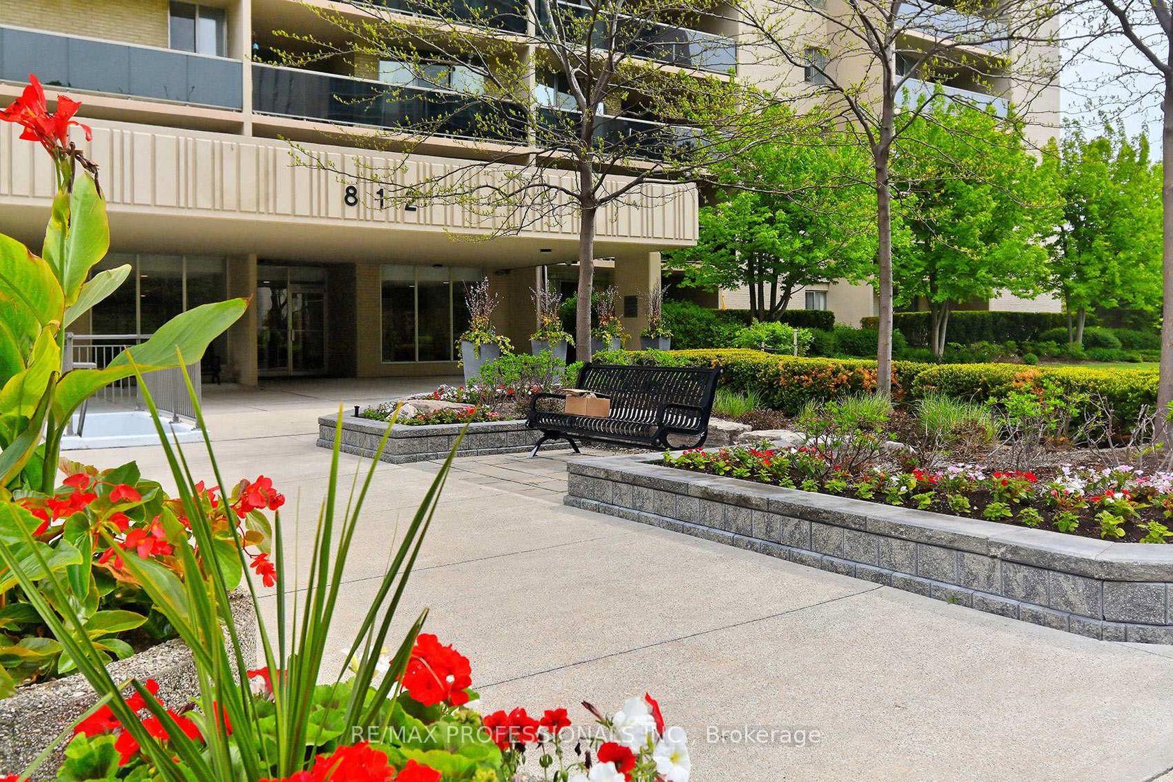 1504 - 812 Burnhamthorpe Road, Markland Wood, Toronto photo 5