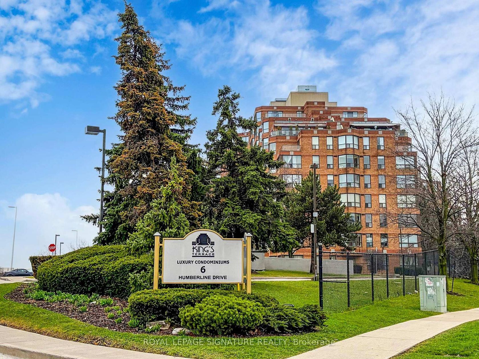 303 - 6 Humberline Drive, Clairville, Toronto photo 3