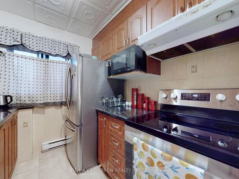 Photo 13 at 312 - 150 Leeward Glenway, Flemingdon Park, Toronto