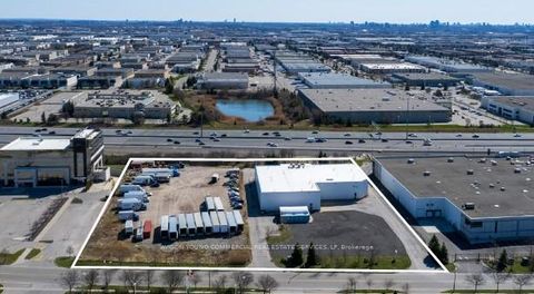 Photo 2 at 151 Creditview Road, East Woodbridge, Vaughan
