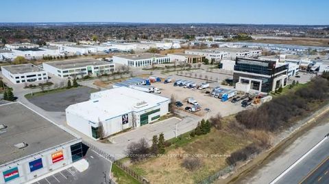 Photo 4 at 151 Creditview Road, East Woodbridge, Vaughan