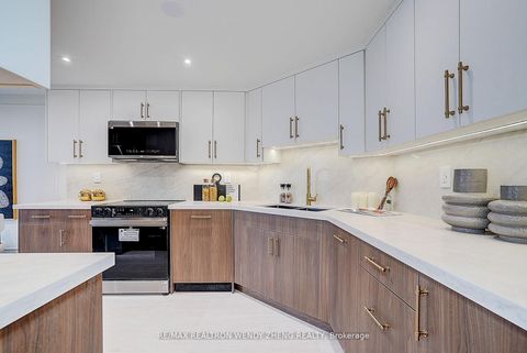 Photo 21 at 608 - 1 Clark Avenue W, Yorkhill, Vaughan