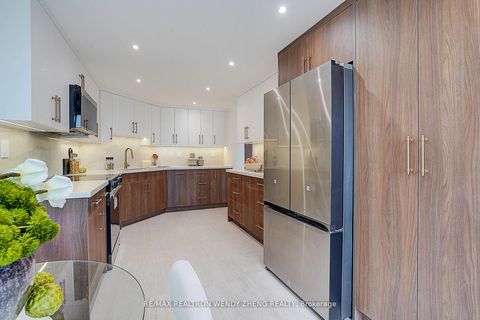 Photo 24 at 608 - 1 Clark Avenue W, Yorkhill, Vaughan
