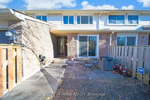 Photo 2 at 12 Lace Fernway Way W, Don Valley Village, Toronto