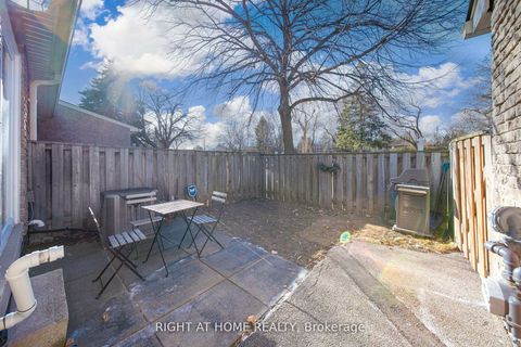 Photo 4 at 12 Lace Fernway Way W, Don Valley Village, Toronto