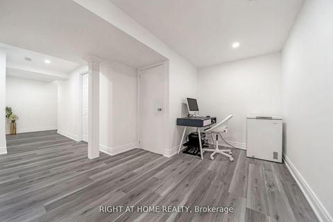 Photo 10 at 12 Lace Fernway Way W, Don Valley Village, Toronto