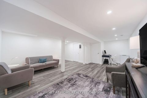 Photo 11 at 12 Lace Fernway Way W, Don Valley Village, Toronto