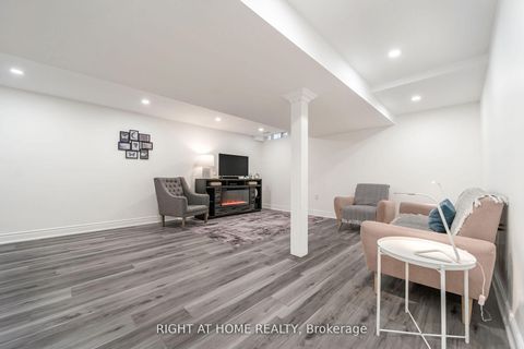 Photo 14 at 12 Lace Fernway Way W, Don Valley Village, Toronto