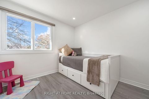 Photo 16 at 12 Lace Fernway Way W, Don Valley Village, Toronto