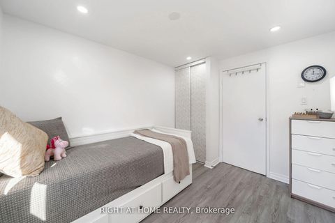 Photo 17 at 12 Lace Fernway Way W, Don Valley Village, Toronto