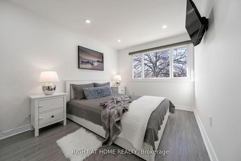 Photo 18 at 12 Lace Fernway Way W, Don Valley Village, Toronto