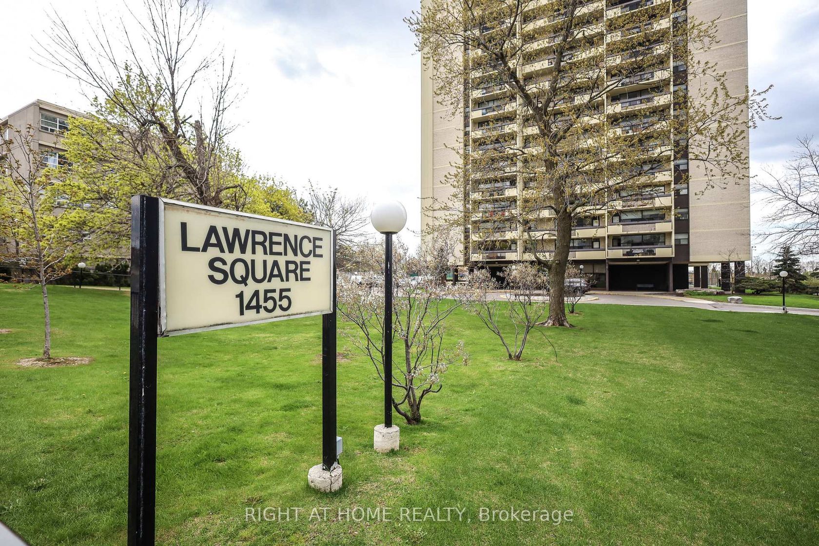207 - 1455 Lawrence Avenue W, Amesbury, Toronto photo 4