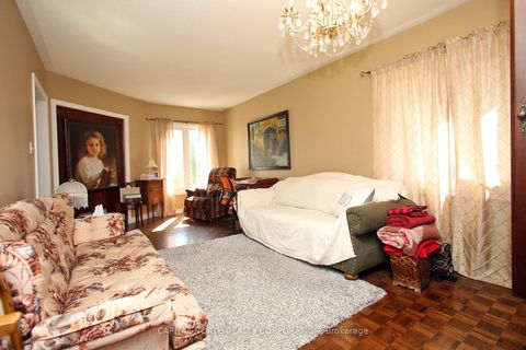 Photo 6 at 6 Wildhaven Crescent, Maple, Vaughan
